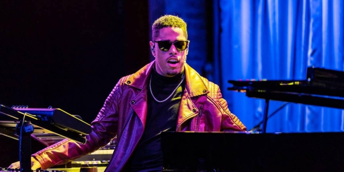 Nació con ceguera, pero la música activa su corteza visual: la historia de Matthew Whitaker