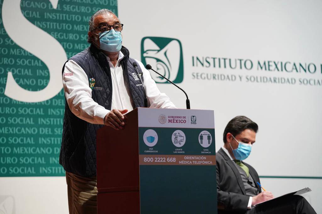Se informó que más de 7 mil 700 trabajadores de la salud del Seguro Social han recibido la vacuna contra el virus SARS-CoV-2.