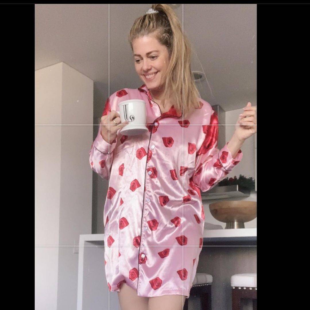Lorna Cepeda, la ‘Peliteñida’ de Betty, la fea, cautiva despertando sin maquillaje y con una pijama de seda rosa estampada betty, la fea