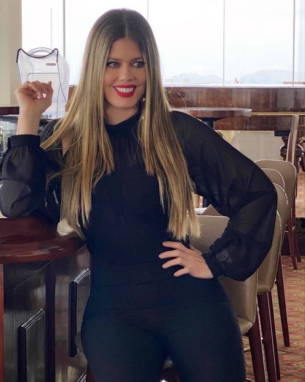 Lorna Cepeda, la ‘Peliteñida’ de Betty, la fea, cautiva despertando sin maquillaje y con una pijama de seda rosa estampada betty, la fea