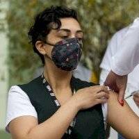 Trabajadora del IMSS presenta reacción adversa grave a vacuna