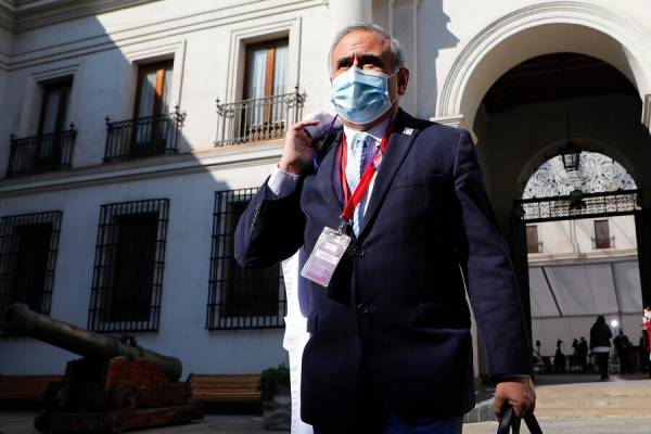 La dura crítica contra el doctor Ugarte: lo acusan de estar auspiciado por una clínica y no cuestionar al Gobierno