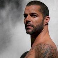 Ricky Martin sorprende con su cambio de look y así reaccionan sus fans