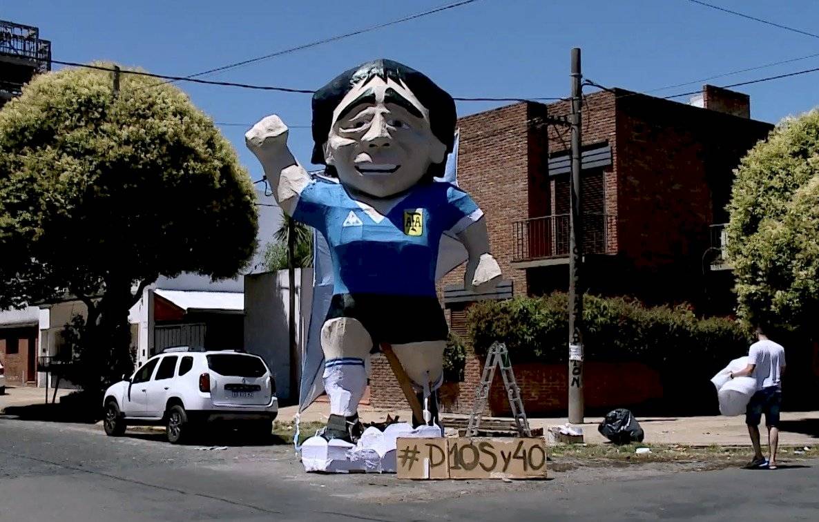 Argentina quema muñecos del Covid-19 y Maradona para despedir el 2020