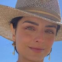 ¿Hawái de vacaciones?: Aislinn Dérbez y su supuesto nuevo novio están en la playa