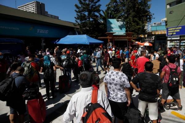 Permiso de vacaciones: más de 16 mil documentos entregados y caos total en el terminal de buses