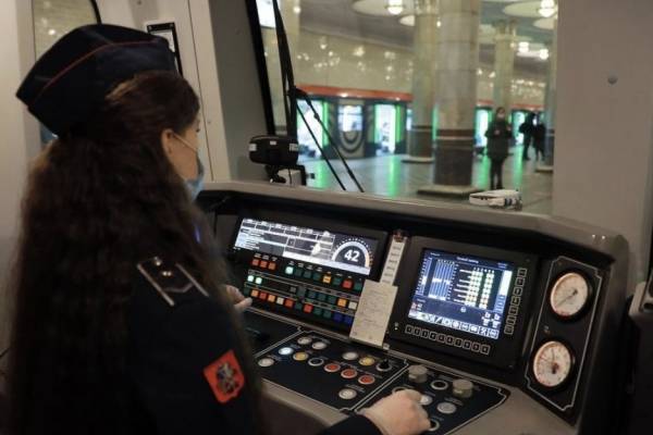 Rusia da un pequeño paso: mujeres podrán acceder a trabajos como conducir el metro