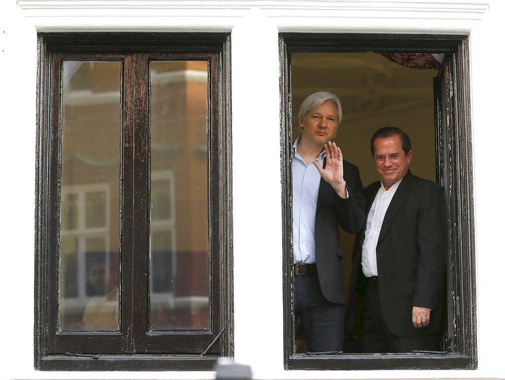 El presidente de México ofrece asilo político a Julian Assange