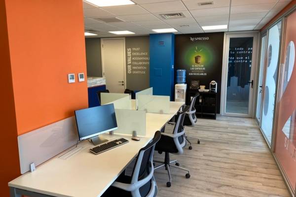 Grandes oficinas se reducen tras la pandemia: tendencia mundial que se impone en Chile