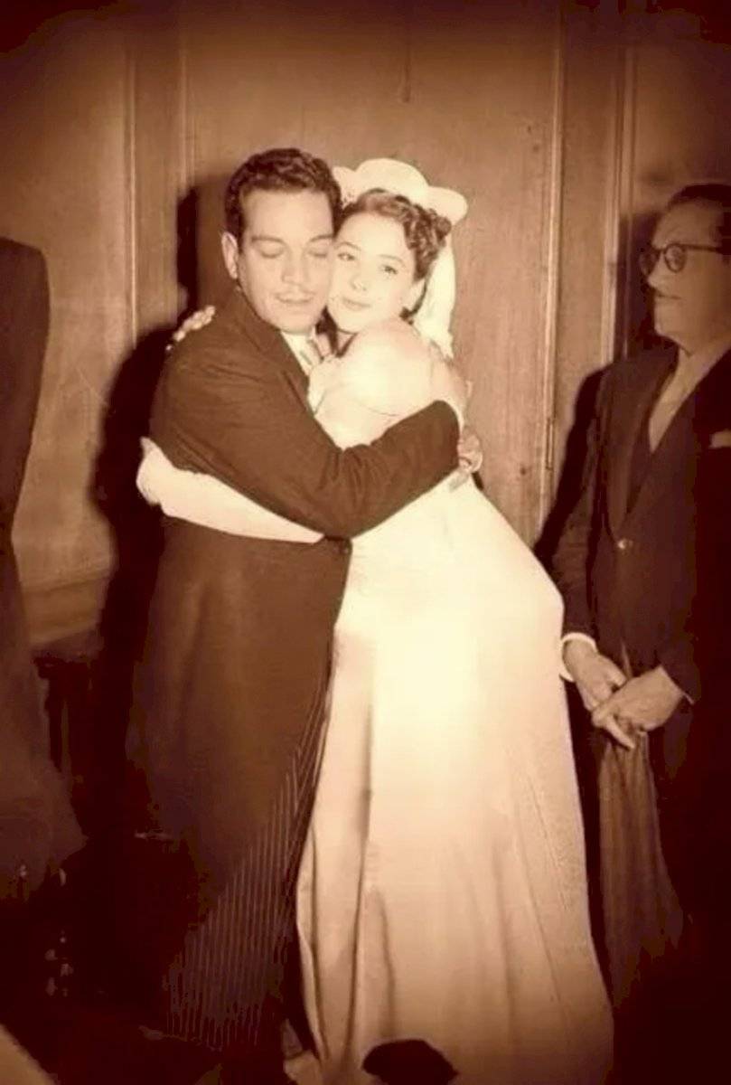 Así fue el vestido de novia de la primera actriz Silvia Pinal, cuando tenía 17 años