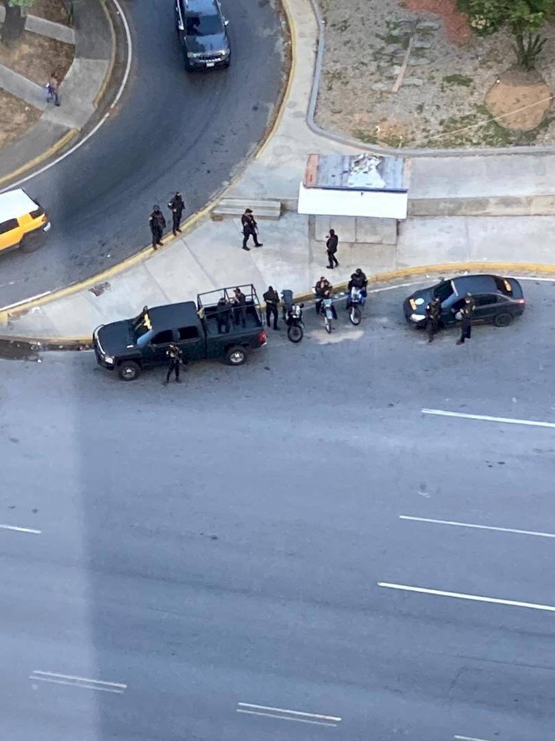 Fuerzas del Gobierno de Nicolás Maduro rodean residencia de Juan Guaidó