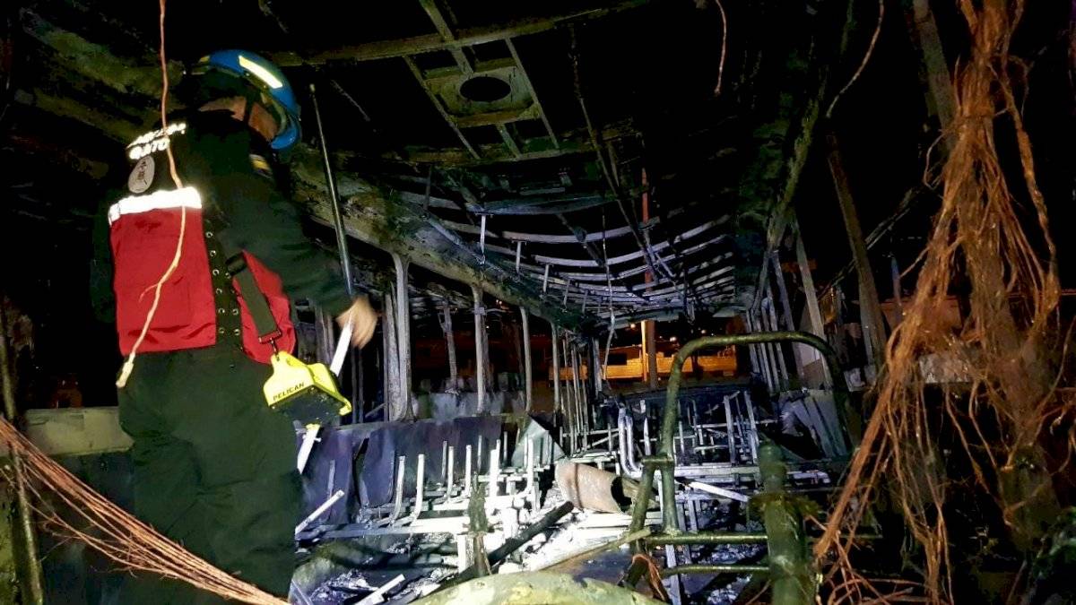 Tres buses se incendiaron durante la madrugada del martes al sur de Quito