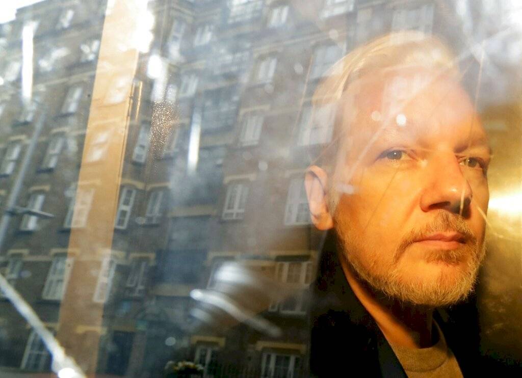julian assange es acusado por presuntos delitos de espionaje e intromisión informática