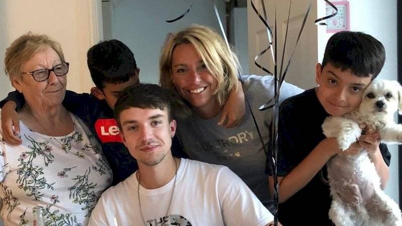 La foto de una hija y su madre antes de morir por coronavirus