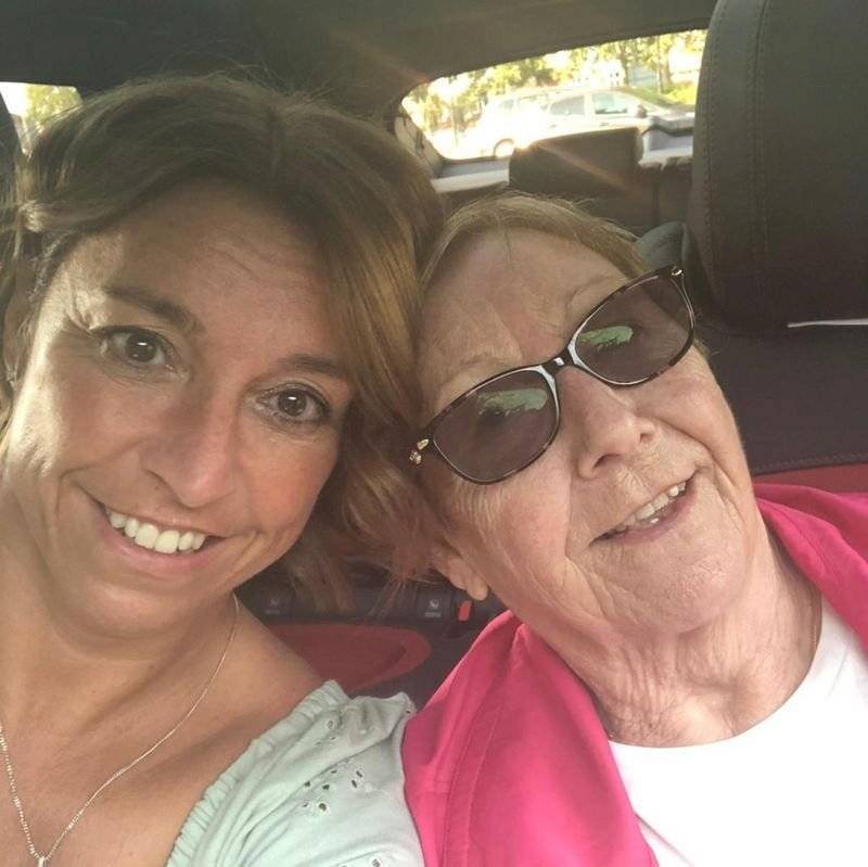 La foto de una hija y su madre antes de morir por coronavirus