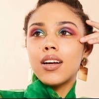 Alerta de tendência: a maquiagem aquarela para os olhos está com tudo; veja como fazer