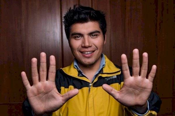 Periodista Yerko Ávalos renuncia a TVN y confirma su candidatura a alcalde