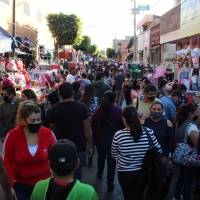 Leoneses abarrotan mercados y plazas en búsqueda de Reyes Magos