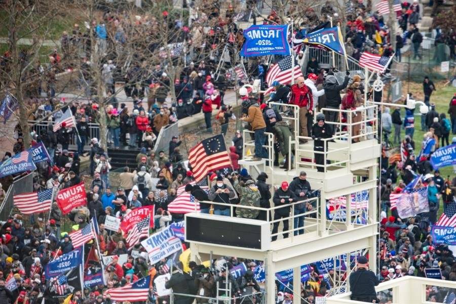 Capitolio es atacado por simpatizantes de Trump-EFE