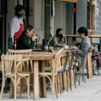 Amagan restaurantes con abrir pese a semáforo rojo en Zona Metropolitana