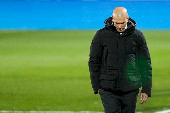 Zinedine Zidane está aislado tras contacto con persona con covid-19