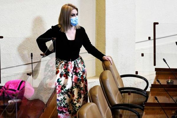 Pamela Jiles: "En Cachagua la elite se divierte (...) y en Temucuicui una niña es aplastada en el suelo"