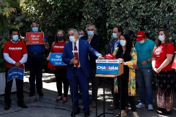 Francisco Chahuán inscribe su precandidatura presidencial: "Tenemos que recuperar el alma de Chile"