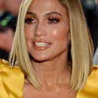 JLo arranca el año con fotos sexis: en traje de baño y haciendo ejercicios