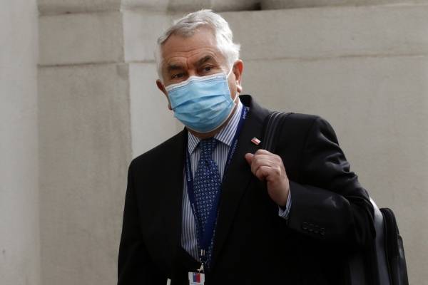 Ministro Paris y la fiesta de Cachagua: hay 20 casos positivos que incluso podrían ser de la cepa británica