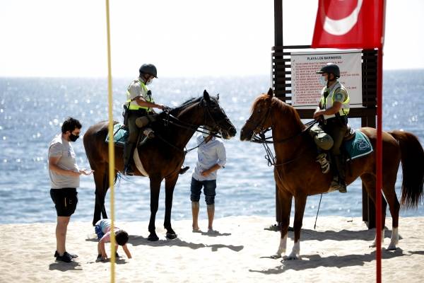 Verano Seguro: 1.200 carabineros para controlar protocolos sanitarios en cien balnearios del país