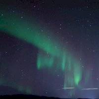¡Hermoso! Aurora boreal ilumina el cielo en la región rusa de Múrmansk
