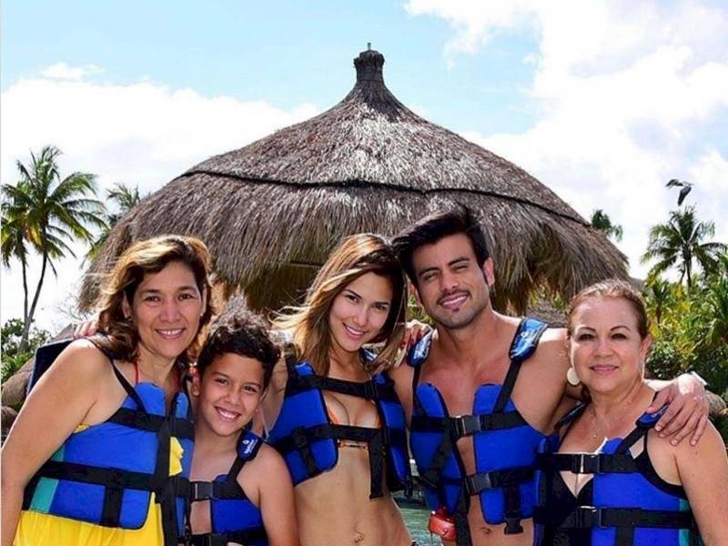 Efraín con su familia