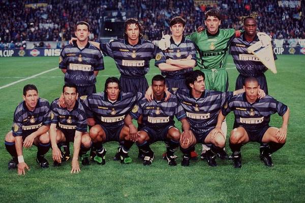 Ex compañero de Zamorano en el Inter se lanza contra Vidal: "Está con sobrepeso"
