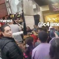 Decenas beben y bailan en "chelería" de Tepito pese a semáforo rojo