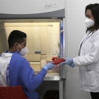 Ofrece Upaep sistema de congelación para 140 mil dosis de vacunas