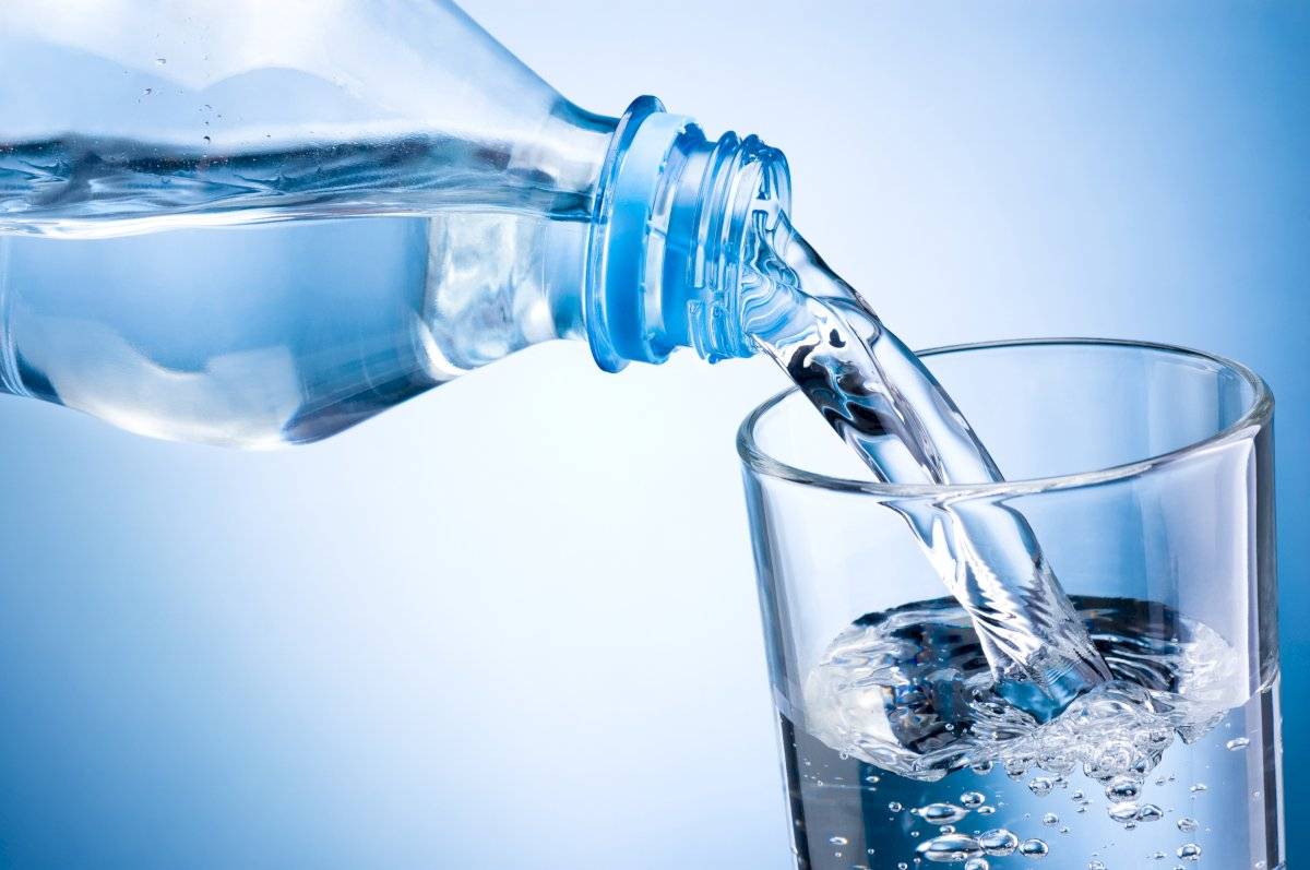 El agua ayuda a acelerar el metabolismo