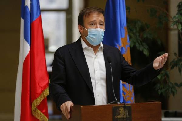 Más allá de Tere Marinovic: piden "la cabeza" de secretario de RN por "irregularidades" en selección de constituyentes