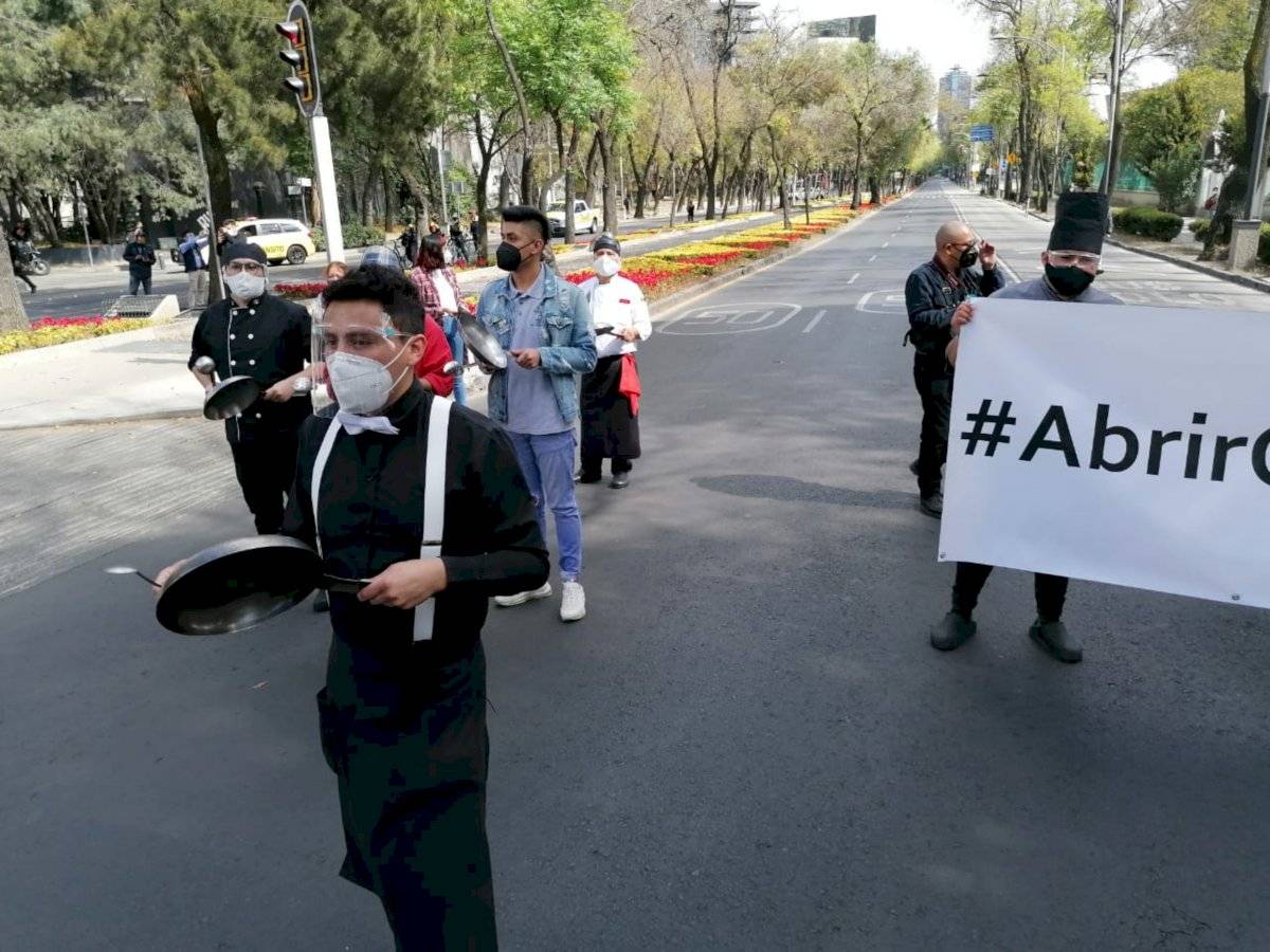 Cacerolazo de restaurantes en la Ciudad de México