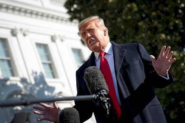 Facebook pide a empleados evitar usar ropa con marca de la empresa para evitar enfrentamientos con simpatizantes de Trump