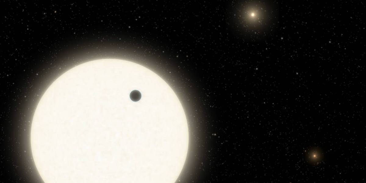 Un exoplaneta orbitando tres estrellas masivas se convierte en uno de los descubrimientos más curiosos de Kepler