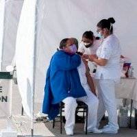 Salud actualiza plan para vacunar a 15 millones de adultos mayores hasta abril