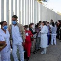 Vacunación de personal de salud acabará en enero, afirma AMLO