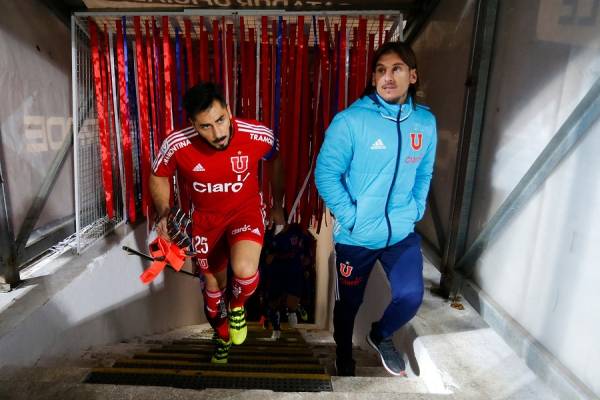 Johnny Herrera la tiene clara: "Si me preguntan quién tiene que agarrar la Selección digo Sebastián Beccacece"