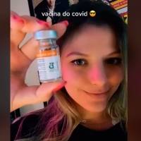 Vídeo: Filha de ex-prefeito do Paraná exibe frasco da vacina CoronaVac no TikTok
