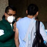 Reportan 360 reacciones alérgicas a la vacuna de Pfizer en México