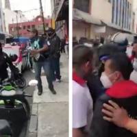 Elementos policiacos se enfrentan con comerciantes en la Ciudad de México