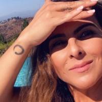 Kate del Castillo es la más elegante en un magnífico vestido verde esmeralda satinado