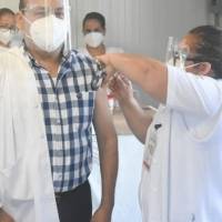 México vacuna a más de 463 mil médicos en todo el país