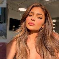 Kylie Jenner presume su lujosa ducha y causa polémica en redes