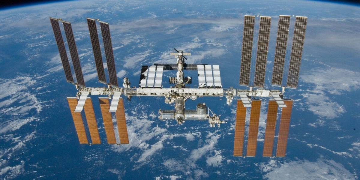 La curiosa pregunta que desató un intenso debate en Reddit: ¿puede un Cheeto dañar la ISS? hasta ingenieros aeroespaciales se involucraron